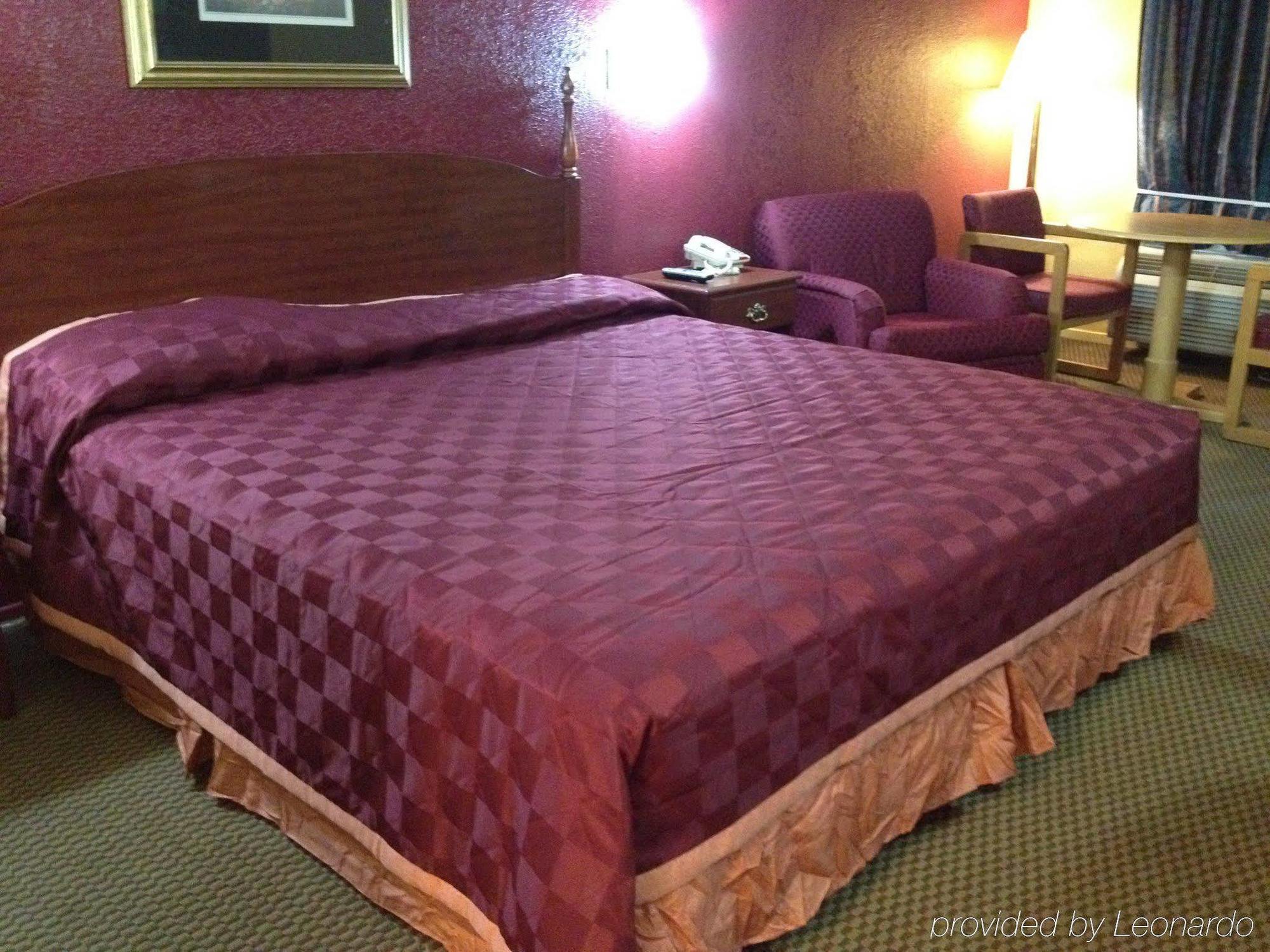 Economy Inn & Suites Дентон Экстерьер фото