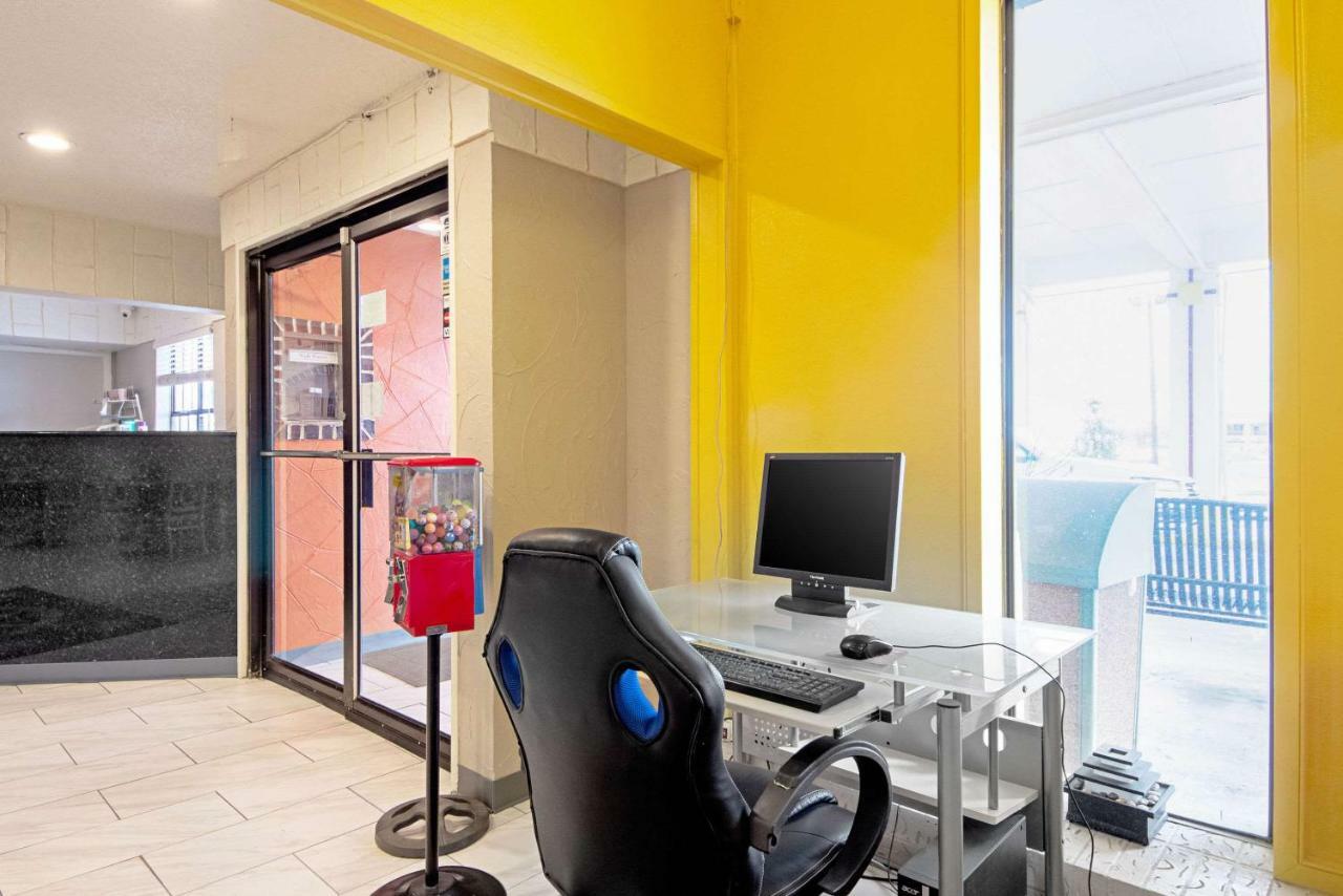 Economy Inn & Suites Дентон Экстерьер фото
