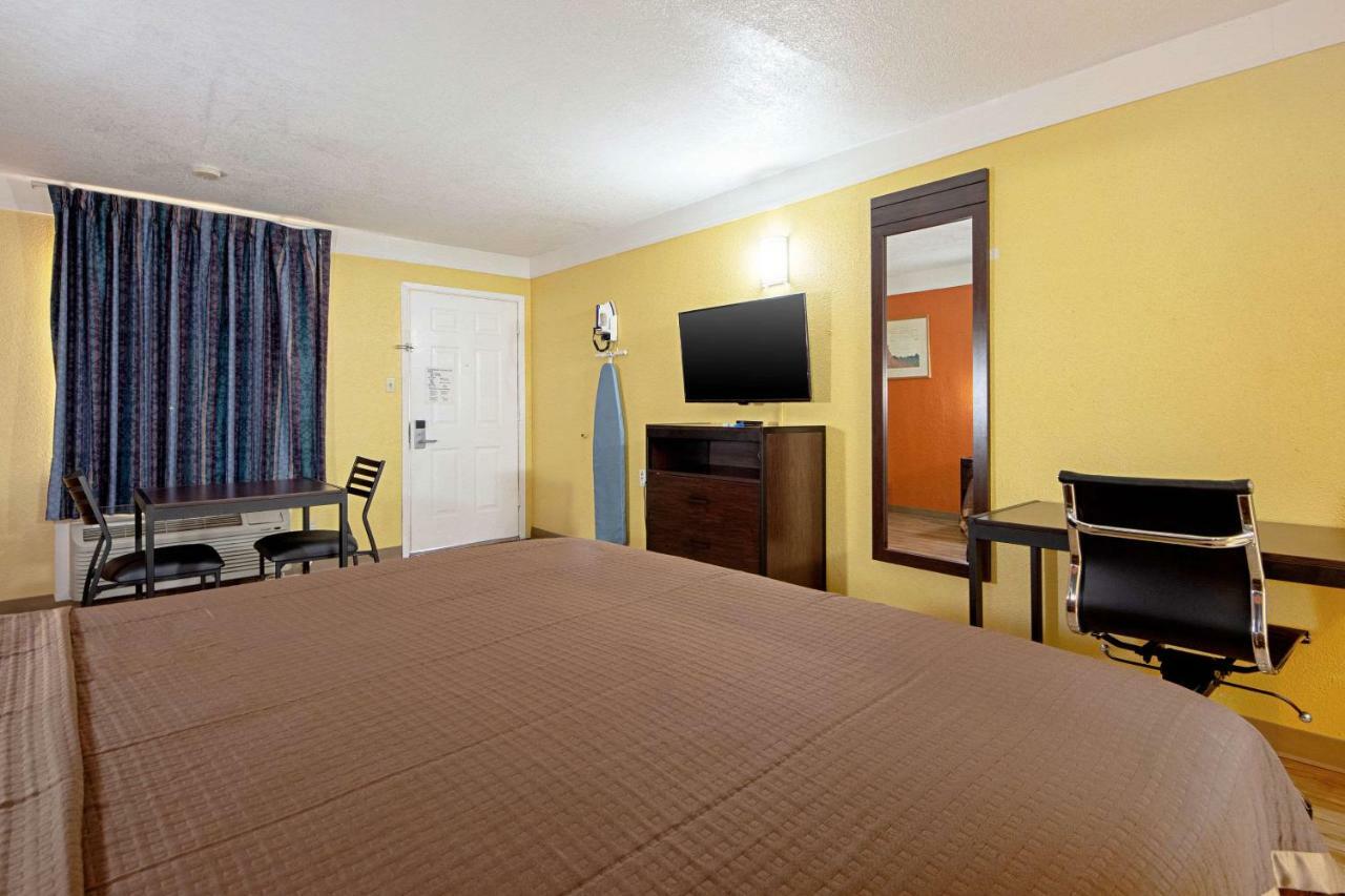 Economy Inn & Suites Дентон Экстерьер фото