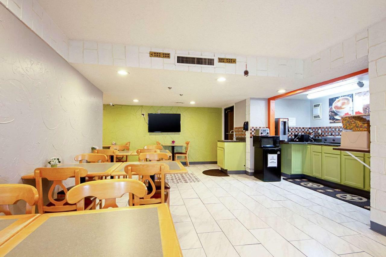 Economy Inn & Suites Дентон Экстерьер фото
