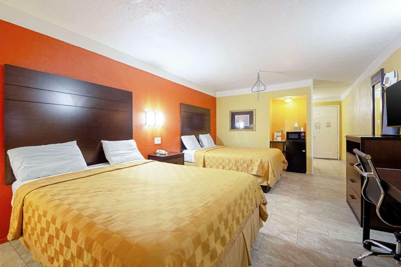 Economy Inn & Suites Дентон Экстерьер фото