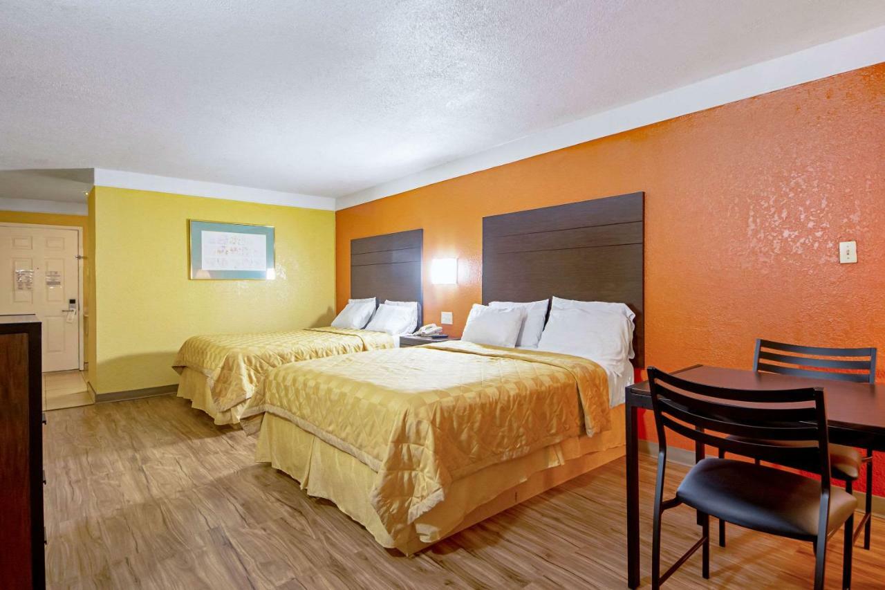 Economy Inn & Suites Дентон Экстерьер фото