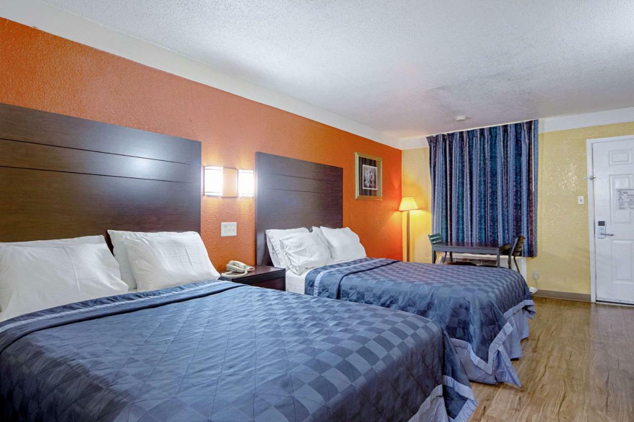 Economy Inn & Suites Дентон Экстерьер фото